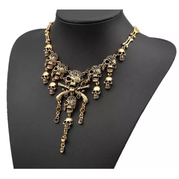 Betsey Johnson Jewelry - Skull necklace